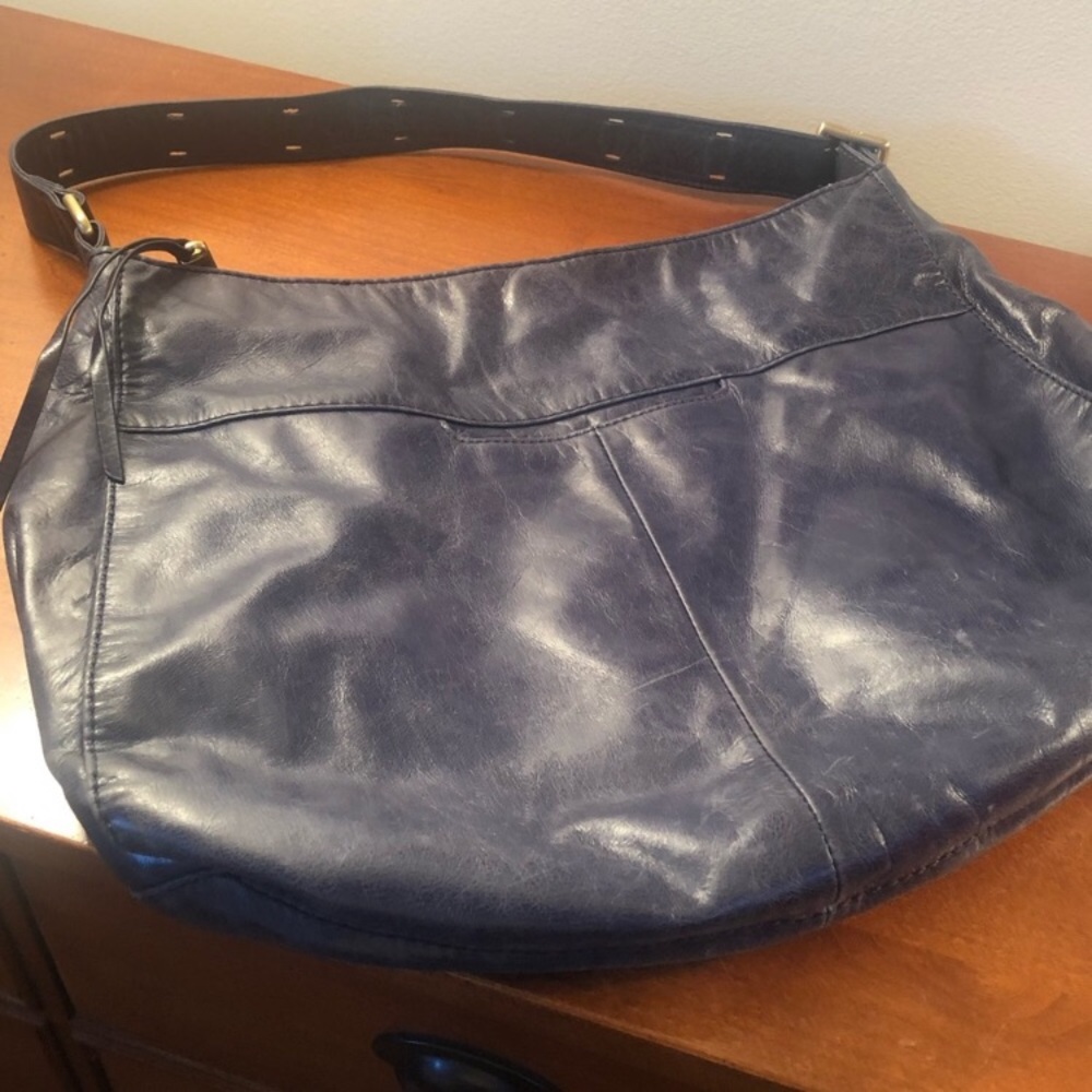 Hobo bag in soft navy leather
